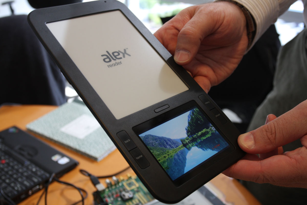 Alex Reader - электронная книга с двумя дисплеями.