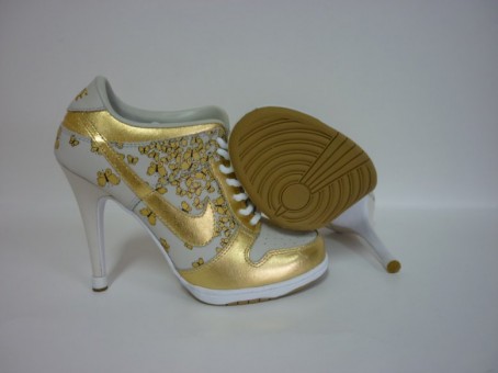 nike rubber shoes with heels